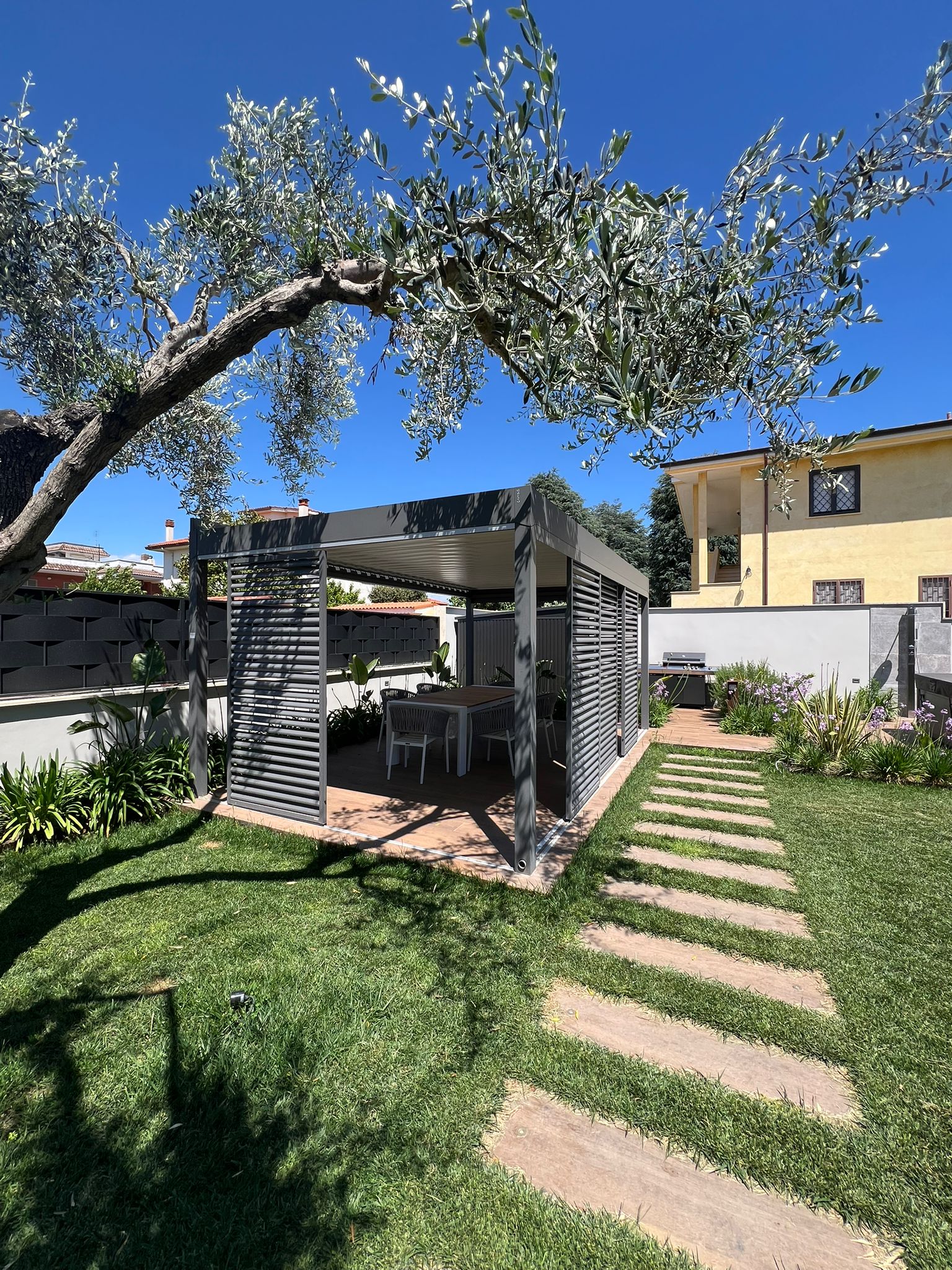 Realizzazione Pergola Alba con Brise-Soleil Aura