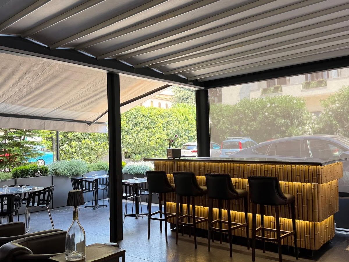 Dehor ristorante con Pergotenda Maestro Corradi: progetto outdoor Matera Arredi